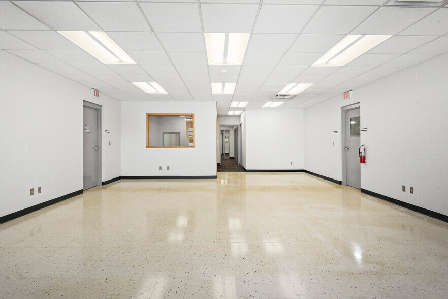 More Photos Of 4811 Curtis Rd, Dodgeville Warehouse For Sale