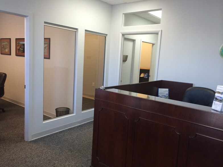 More Photos Of 21155 Whitfield Pl, Sterling Office For Sale