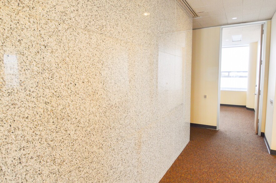 More Photos Of 40 NE Loop 410, San Antonio Office For Sale