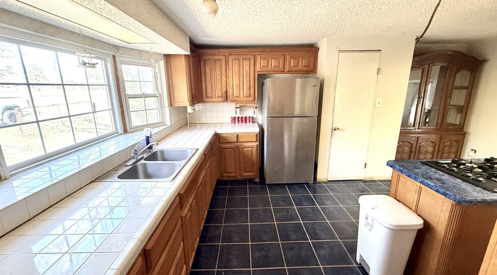 More Photos Of 1310 County 145 rd, Midland Flex For Sale
