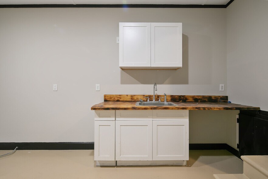 More Photos Of 1500 Gillespie St, Fayetteville Office For Lease