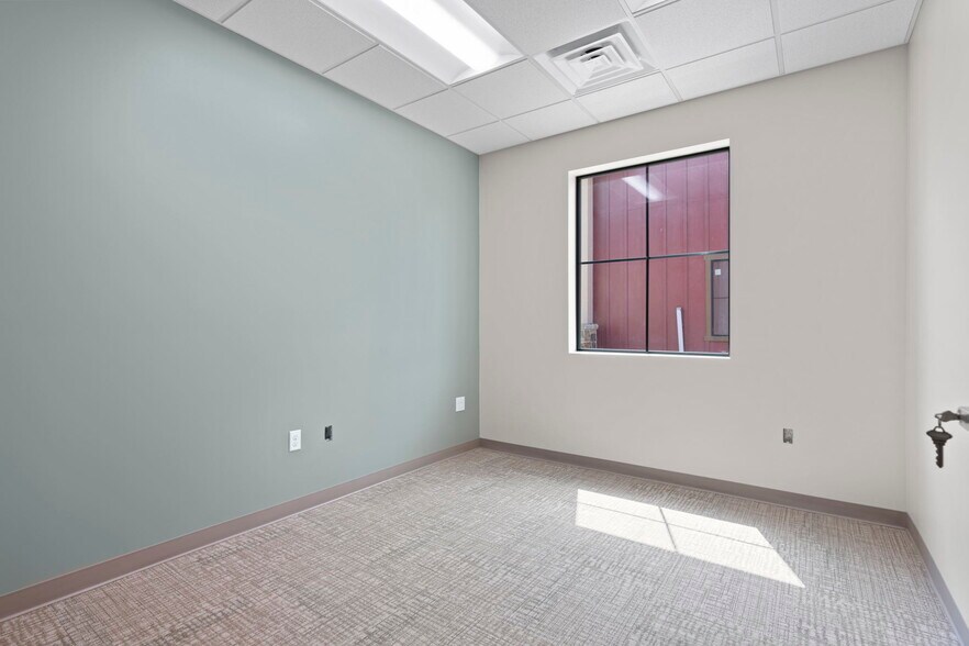 More Photos Of 2643 S Loop 336 W, Conroe Unknown For Lease