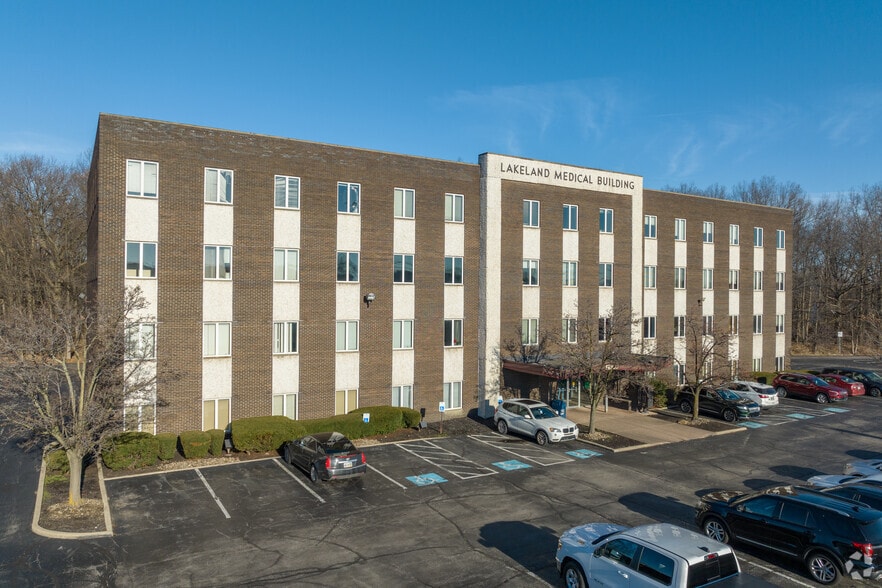 More Photos Of 25701 N Lakeland Blvd, Cleveland Medical For Lease