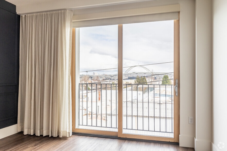 More Photos Of 1905 NW 23rd Ave, Portland Apartments For Lease