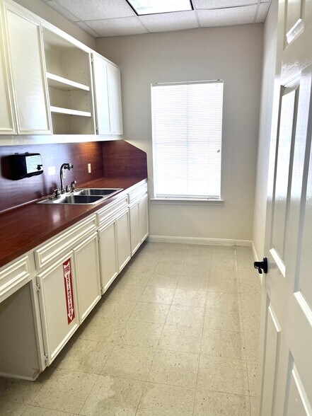 More Photos Of 22028 Highland Knolls Dr, Katy Medical For Sale