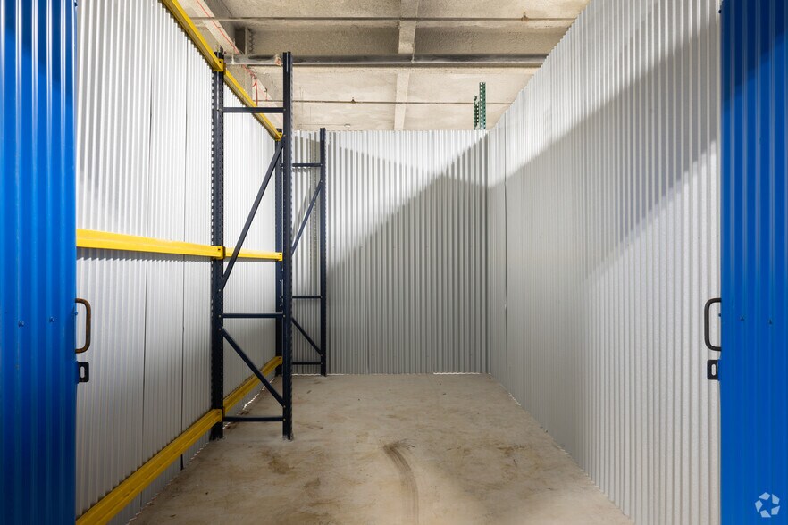 More Photos Of 250 E Sandford Blvd, Mount Vernon Warehouse For Lease