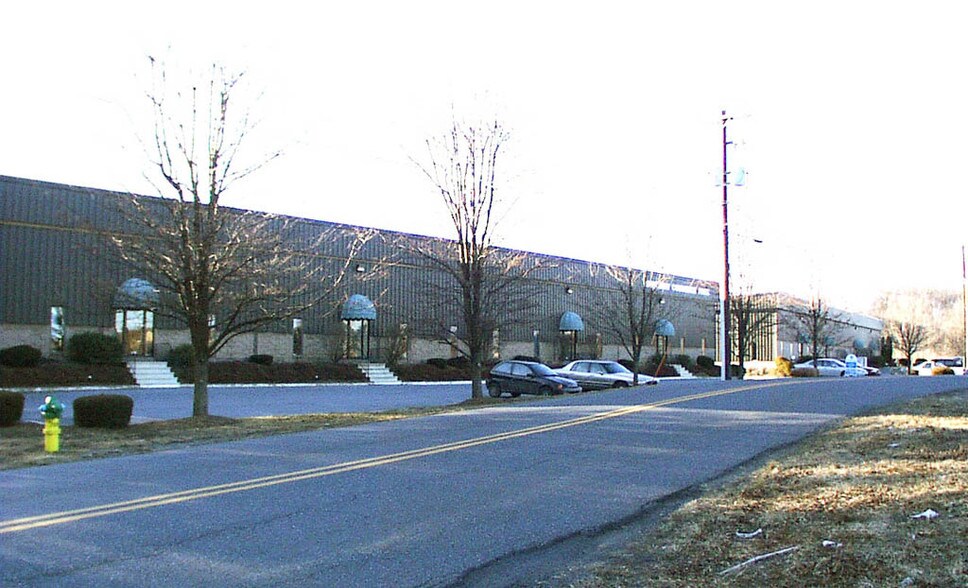 More Photos Of 2650-2728 Lehigh St, Whitehall Warehouse For Lease