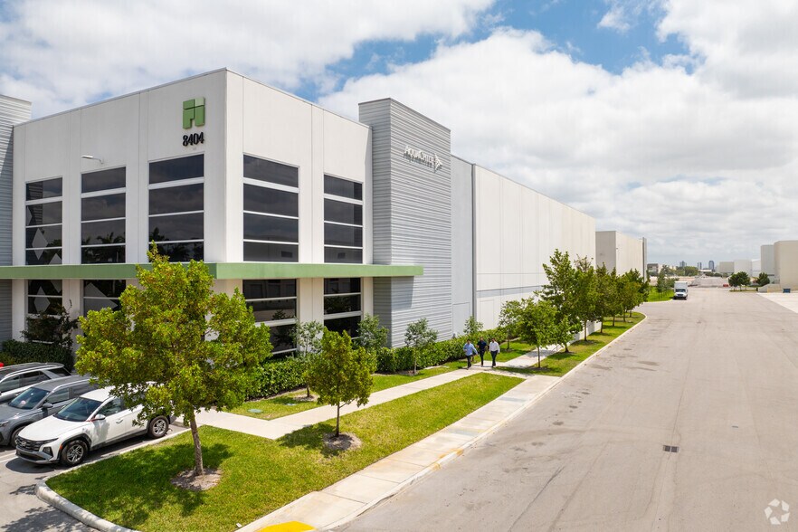 More Photos Of 8404 NW 90th St, Miami Warehouse For Lease
