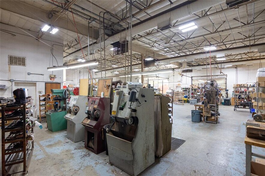 More Photos Of 4909 Commercial Park Dr, Austin Flex For Sale