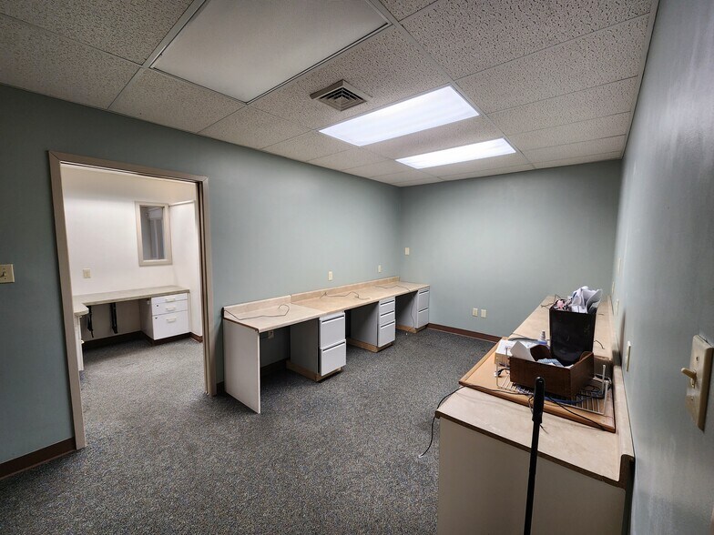 More Photos Of 16 Church St, Dallas Medical For Lease