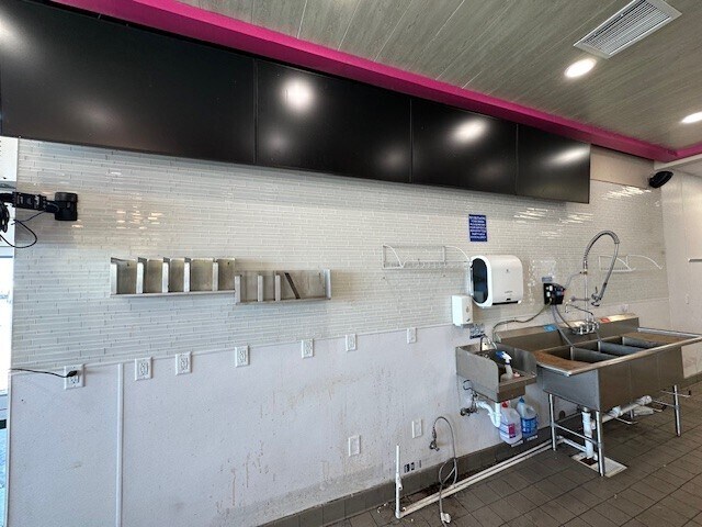 More Photos Of 6130 Firestone Blvd, Firestone Freestanding For Lease