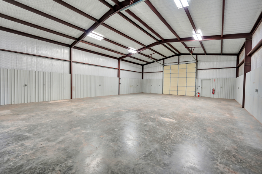 More Photos Of 2107 E County 130 Rd Building #5 rd, Midland Warehouse For Lease