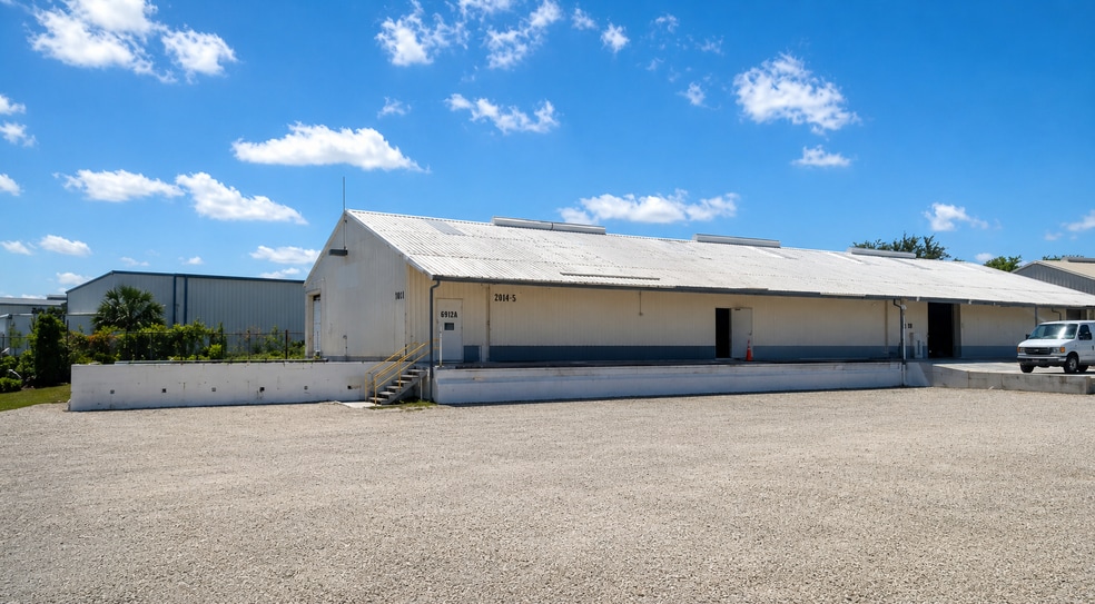 More Photos Of 2814 South St, Fort Myers Warehouse For Lease