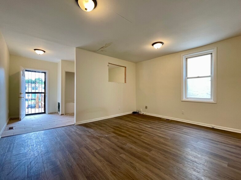 More Photos Of 1012 Florida Ave NE, Washington Office For Sale