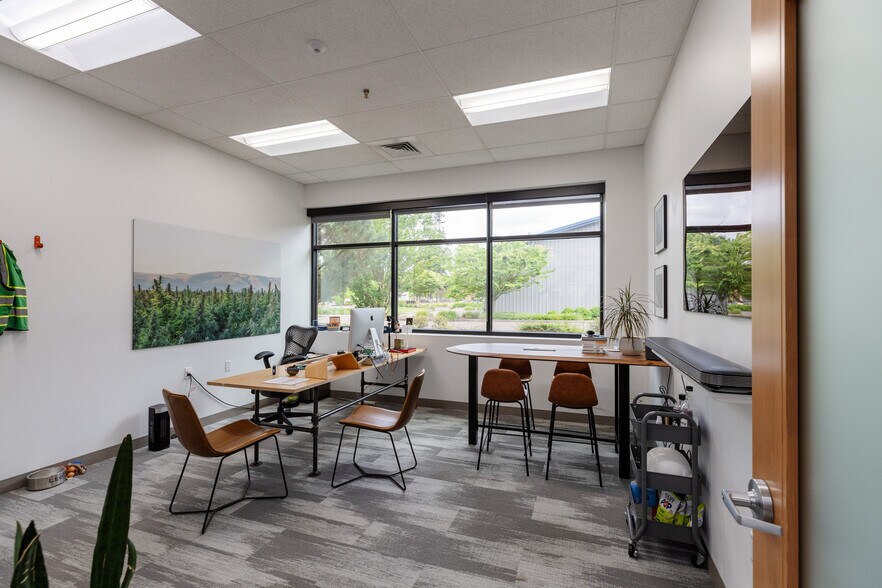 More Photos Of 8210 NE Mauzey Ct, Hillsboro Warehouse For Sale