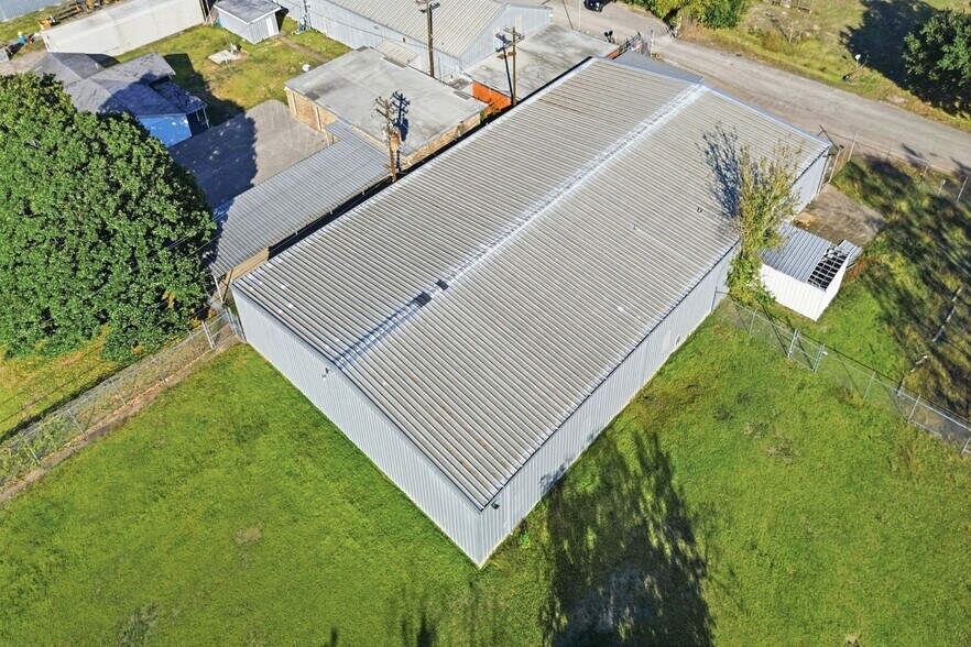 More Photos Of 13026 Rosecrest Dr, Houston Warehouse For Lease