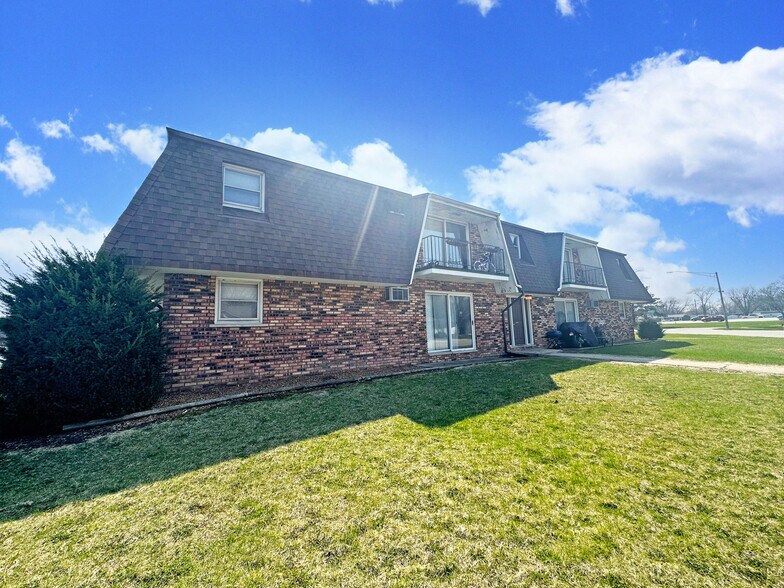 More Photos Of 150 Meadows Rd N, Bourbonnais Apartments For Sale