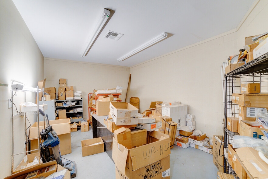 More Photos Of 1901 Waugh Dr, Houston General Retail For Sale