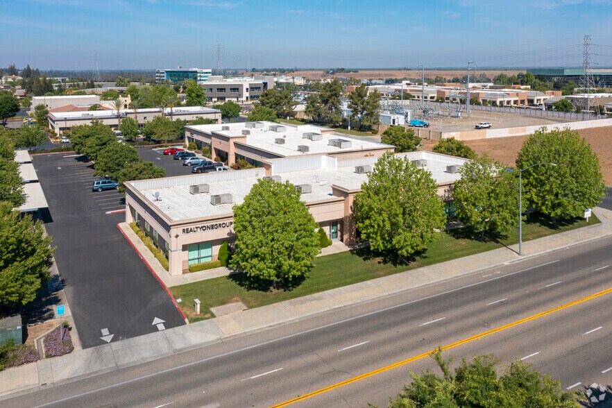 More Photos Of 7675 N Ingram Ave, Fresno Office For Lease