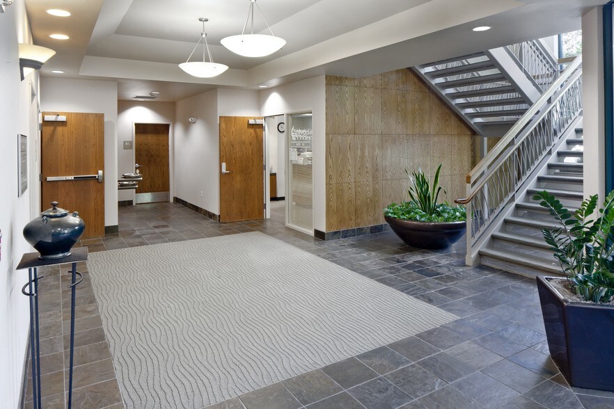 More Photos Of 680 Hawthorne Ave SE, Salem Office For Sale