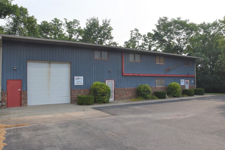 More Photos Of 125 S Westplex Ave, Bloomington Warehouse For Sale