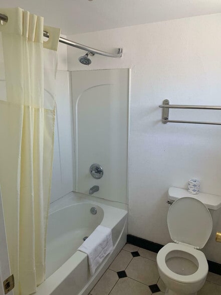 More Photos Of 430 16th St, Sacramento Hotel For Sale