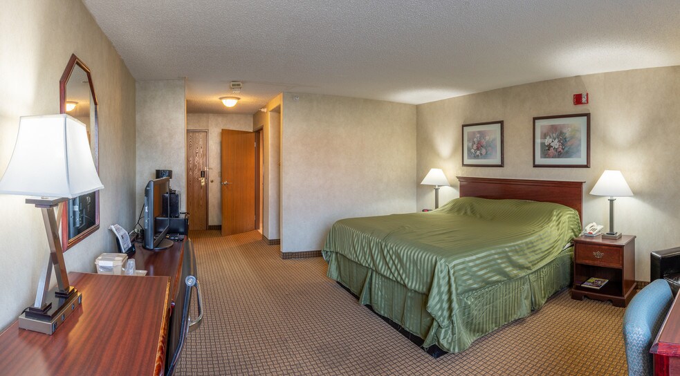 More Photos Of 1202 W Kansas Ave, Garden City Hotel For Sale