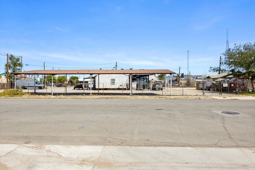 More Photos Of 205 E 18th St, Bakersfield Manufacturing For Sale