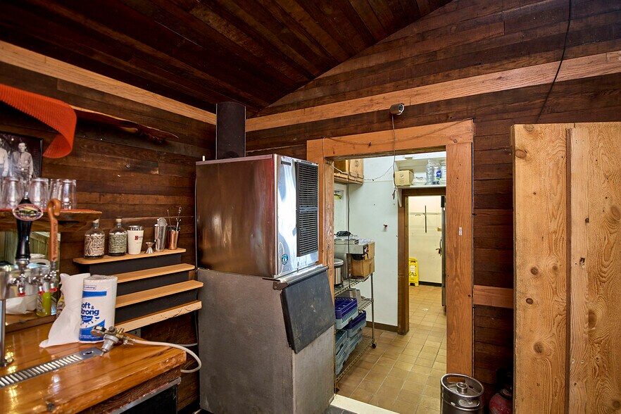 More Photos Of 15303 Midland Trl, Ansted Freestanding For Sale