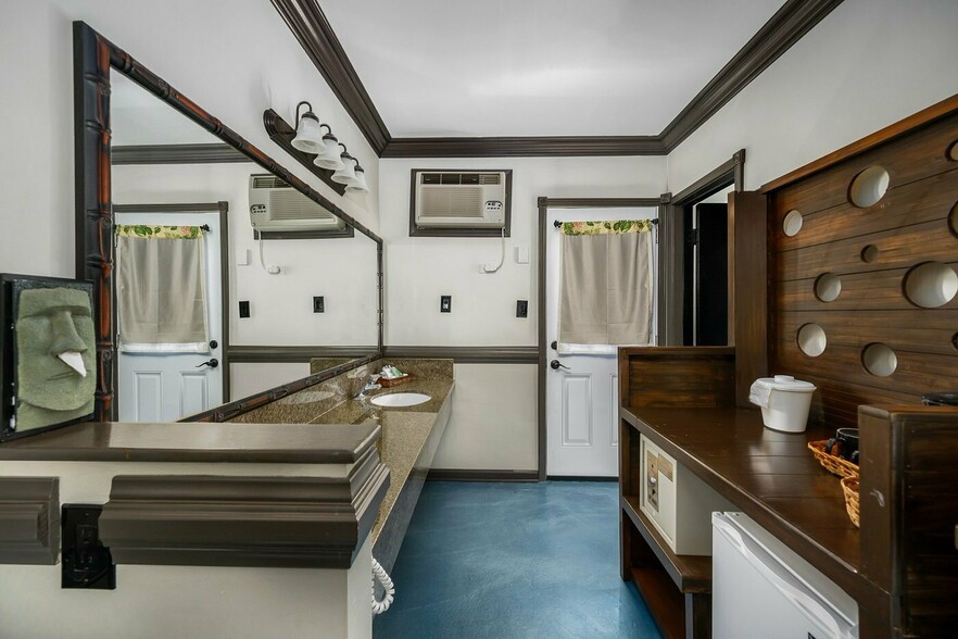 More Photos Of 411 E Palm Canyon Dr, Palm Springs Hotel For Sale