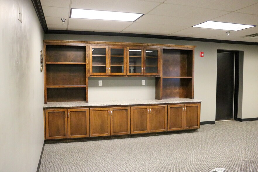 More Photos Of 3730 S Elizabeth St, Independence Medical For Lease