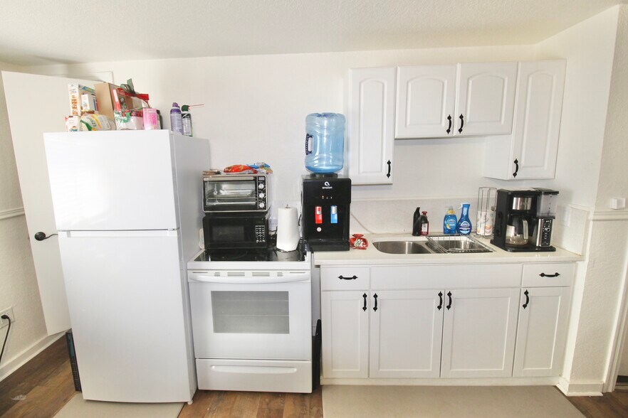 More Photos Of 610 Dundee Rd, Dundee Storefront Retail Residential For Lease