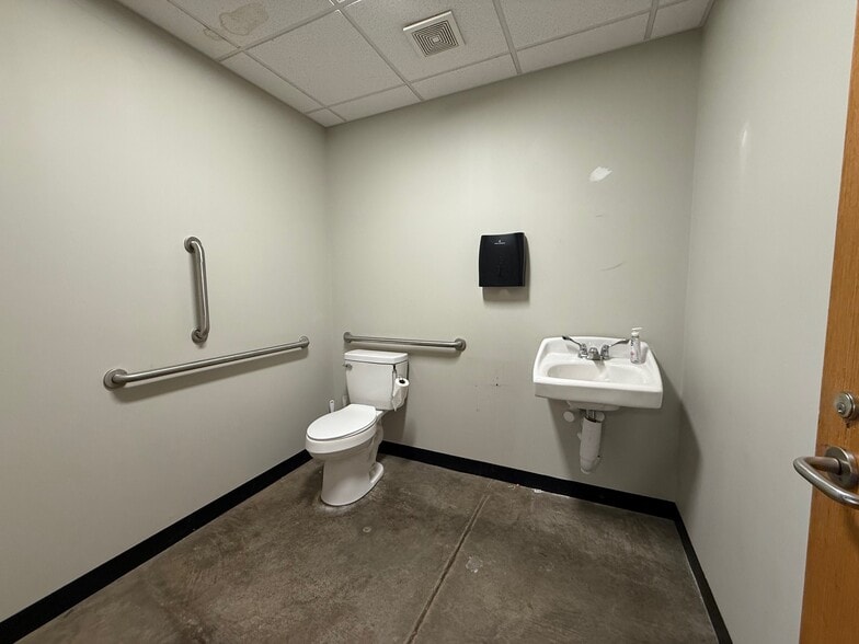 More Photos Of 3009 Wilmington Rd, New Castle General Retail For Lease