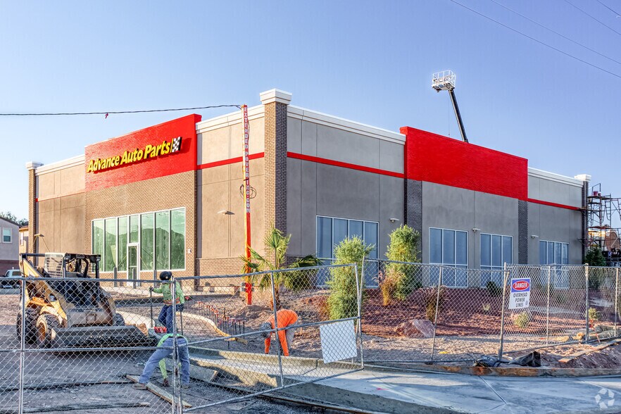 More Photos Of 380 E Lake Mead Pky, Henderson Freestanding For Lease