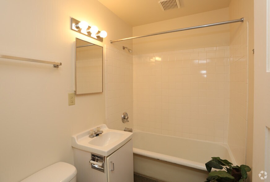 More Photos Of 846 N 15th St, Milwaukee Apartments For Sale