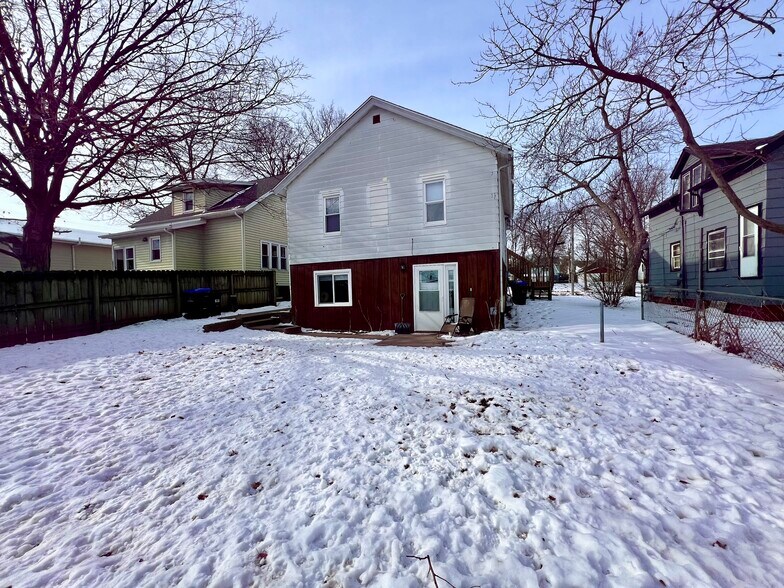 More Photos Of 308 Low St, Bloomington Apartments For Sale