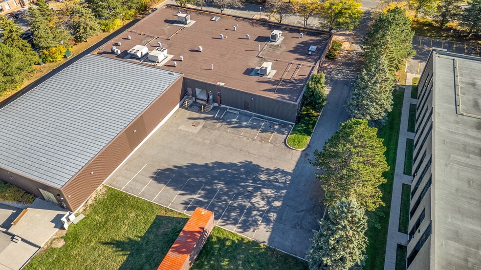 More Photos Of 2181-2183 Thurston Dr, Ottawa Light Manufacturing For Lease