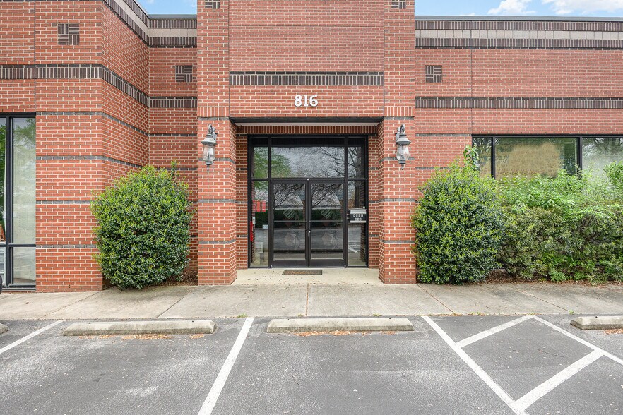 More Photos Of 816 Springfield Commons Dr, Raleigh Freestanding For Lease
