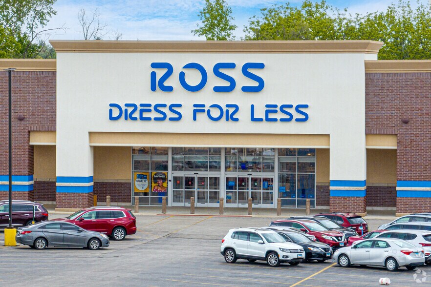 More Photos Of 174 W Roosevelt Rd, Villa Park General Retail For Lease