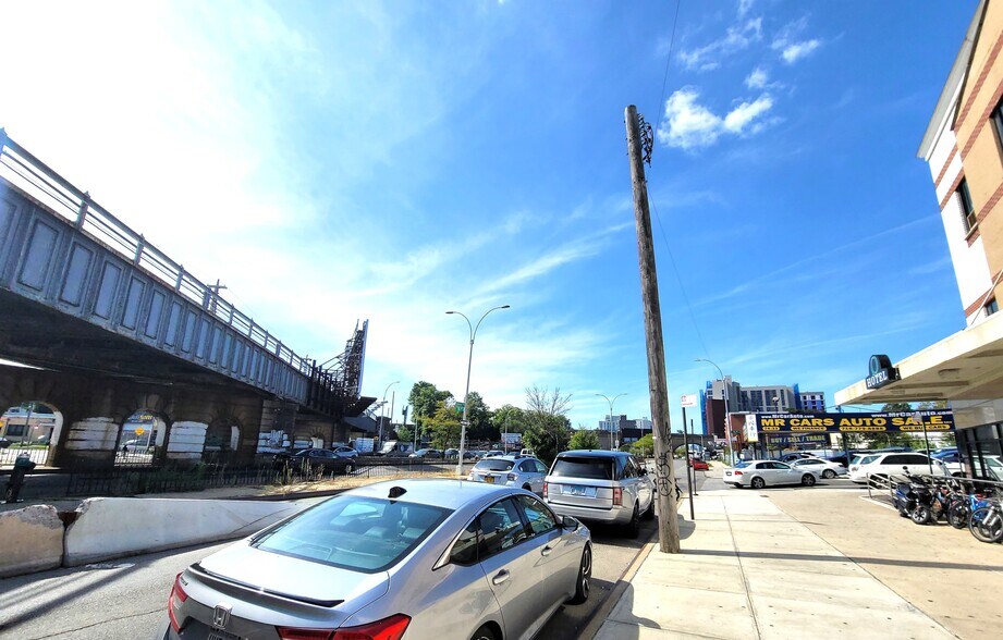 More Photos Of 76-09 Queens Blvd, Elmhurst Office For Lease
