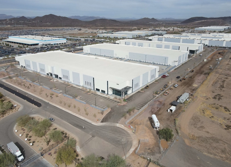 More Photos Of 555 W Pinnacle Peak Rd, Phoenix Distribution For Lease