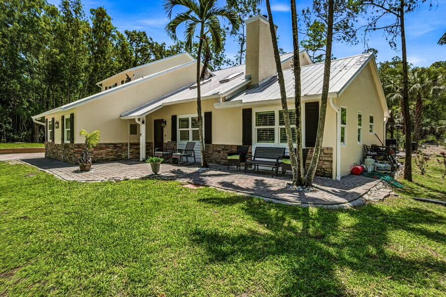 More Photos Of 4120 3rd Ave NW, Naples Apartments For Sale