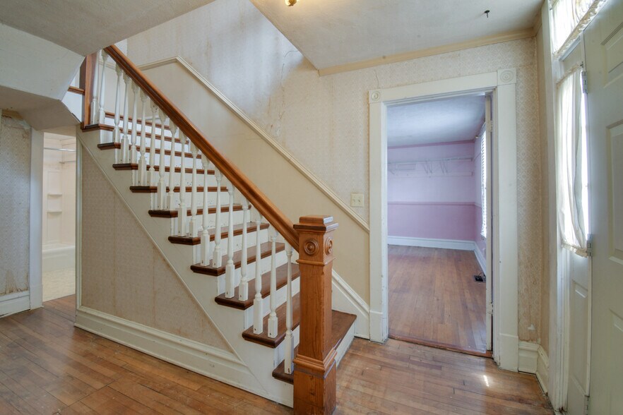 More Photos Of 35 Tinkling Spring Rd, Fishersville Showroom For Sale