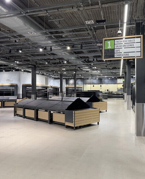 More Photos Of 34 E Ridgewood Ave, Paramus Department Store For Lease