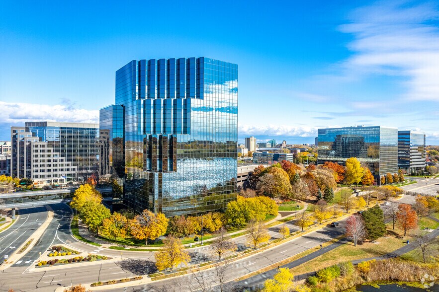 More Photos Of 8400 Normandale Lake Blvd, Bloomington Coworking Space