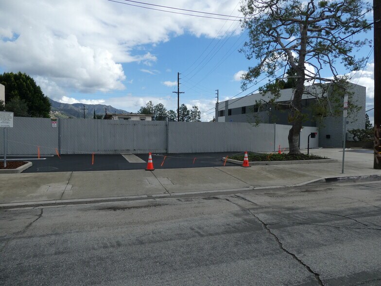 More Photos Of 3500 N San Fernando Blvd, Burbank Flex For Lease
