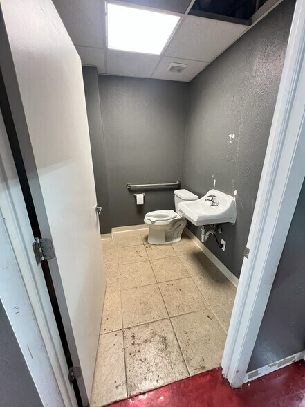 More Photos Of 742B, Winter Park Office For Lease