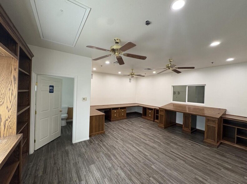 More Photos Of 19011 Mermack Rd, Lake Elsinore Manufacturing For Lease