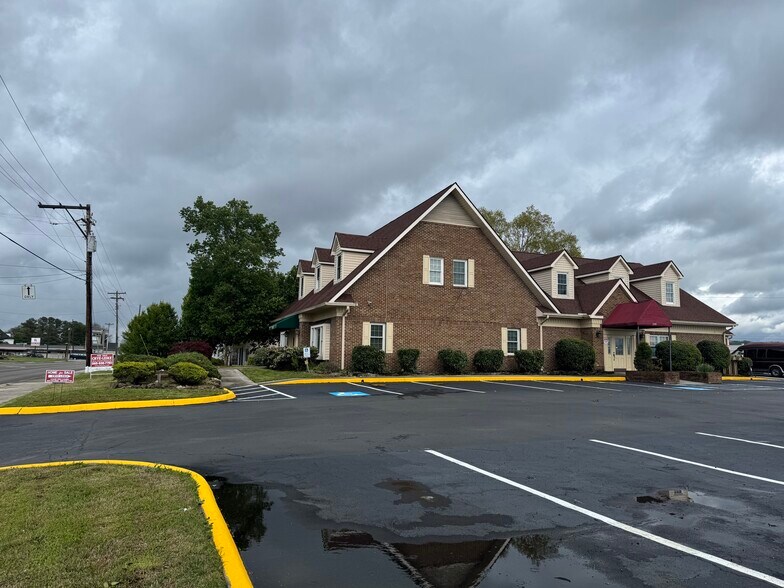 More Photos Of 1369 W Andrew Johnson Hwy, Morristown Medical For Lease