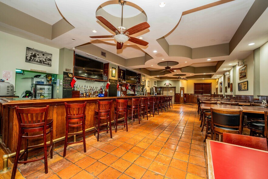 More Photos Of 266 Dartmouth St, New Bedford Restaurant For Sale